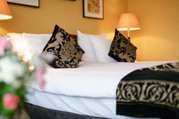 Ambassade Hotel