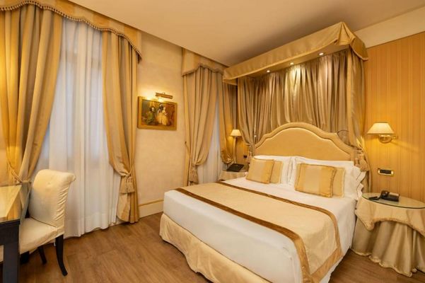 Hotel A La Commedia