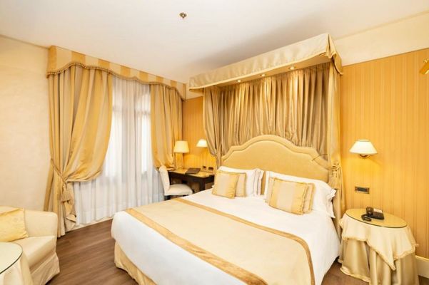 Hotel A La Commedia