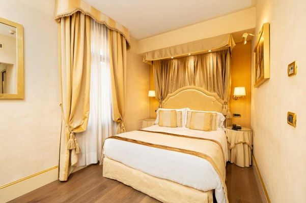 Hotel A La Commedia