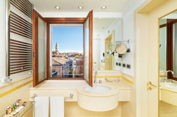 Hotel A La Commedia
