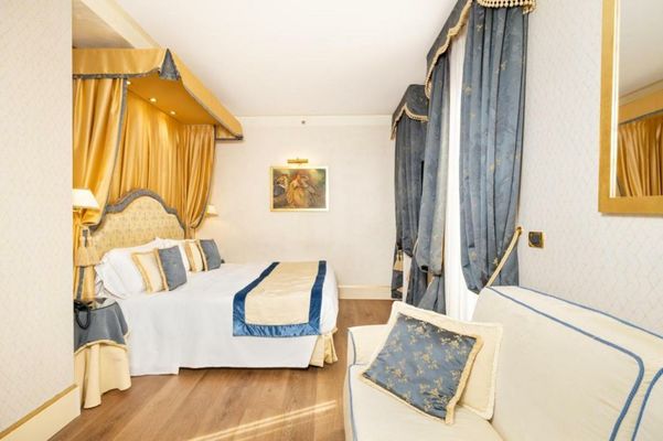 Hotel A La Commedia