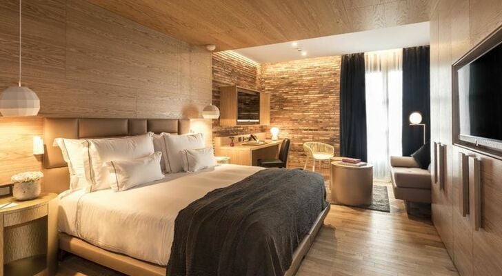 Monument Hotel
