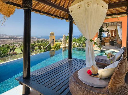 Royal Garden Villas, Luxury Hotel